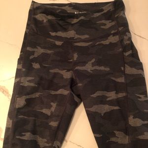 Athleta Ultimate camo 7/8 tight stash pocket